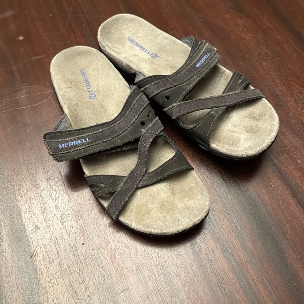 Merrell black and gray women’s sandals size 8